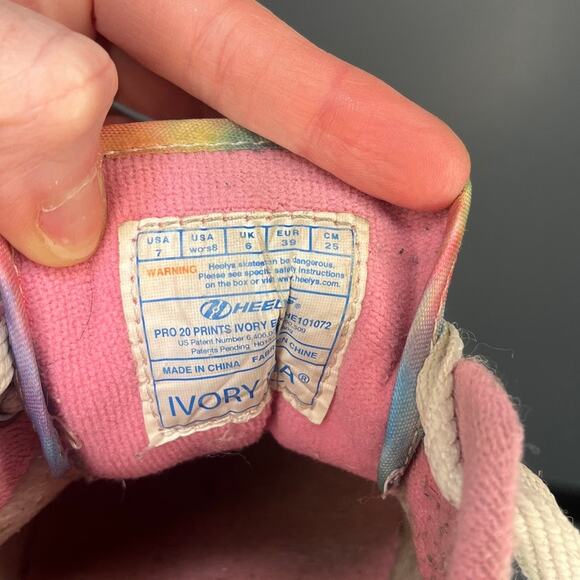 HEELY'S Pro 20 Prints Ivory Ella Tie Dye Elephant Multicolor Skate Shoes, Size 7 - Picture 2 of 6